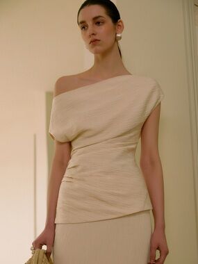 Commense Asymmetrical Neck One Shoulder Off Pleated T-Shirt in Ivory size L. NWT